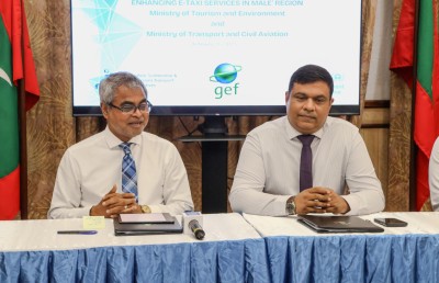 ތިމާވެއްޓާ ރަށްޓެހި ޓެކްސީ ހޯދަން ޓްރާންސްޕޯޓާއި އެންވަޔަރްމަންޓް މިނިސްޓްރީން ސޮއިކޮށްފި