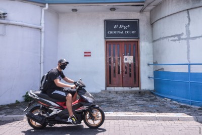 ޑްރަގު އެތެރެކުރި ކަމުގެ ތުހުމަތުވާ އިންޑިއާ މީހާ ވާހަކަ ދައްކާ ބަސް އެނގޭ މީހަކު އަދިވެސް ނުހޯދޭ