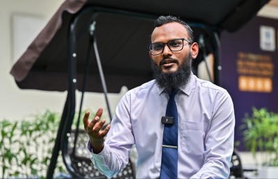 ޒުވާނުންގެ ސުވާލުތަކަށް ޖަވާބުދޭން ޒުވާން ޝައިހެއް