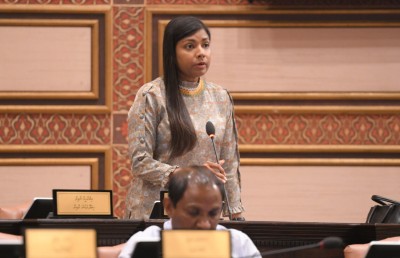 ރޮޒައިނާ ނެތް ކަމަށް ބަލައި މަޖިލިސް ކުރިއަށް