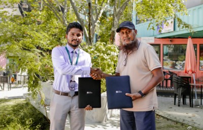 އެޗްޑީސީ އާއި ސަފަލް ގުޅިގެން ހުޅުމާލެ ހޮސްޕިޓަލަށް ރޯދަވީއްލާ ޕެކް ހަދިޔާ ކުރަނީ