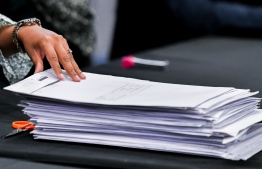 އަކަފޫޓަކަށް ހުށަހެޅުނު 10 މިލިއަނަކީ އޮޅުމެއް؛ އެއިން ސަލާމަތެއް ވެސް ނުވި!