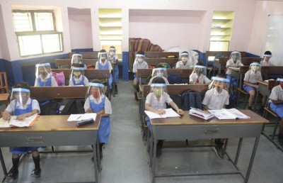 އިންޑިއާގައި ކޮވިޑުގެ އަދަދުތައް 50 ހާހުން ދަށަށް