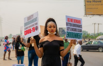 ނައިޖީރިއާގެ މޮޑެލްއަކު ކައިވެންޏަށް އެއްބަސްކުރުވަން ރާއްޖޭ ދަތުރަކާއި 20،000 ޑޮލަރު