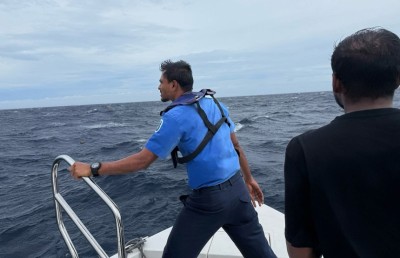 48 މީހުންނާއެކު ދަތުރުކުރި ލޯންޗެއް އަޑިއަށް، އެންމެން ސަލާމަތް ކޮށްފި