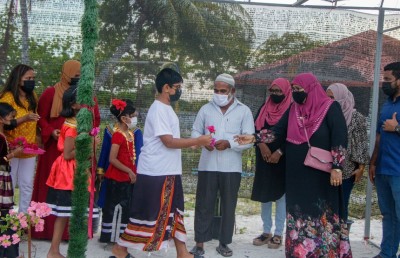 ބީއެމްއެލްގެ އެހީގައި ފޭދޫގައި "މާމަ، ކާފަ" ޕާކެއް