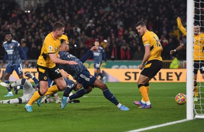 ވުލްވްސް ބަލިކޮށް އާސެނަލް އަށް އަހަރުގެ ފުރަތަމަ މޮޅު