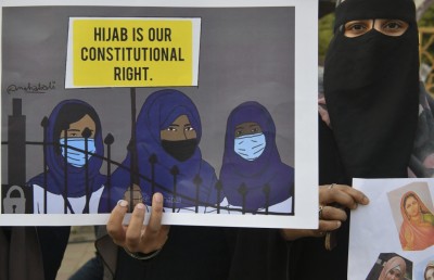 މުސްކާން ޚާން: ބުރުގާއާ ދެކޮޅަށް ހިންގާ ހަރަކާތާ ދެކޮޅު މޫނު