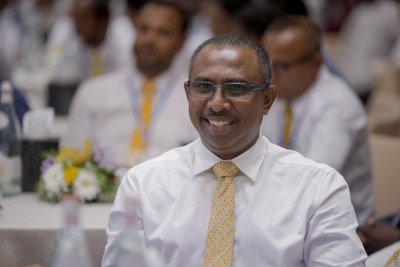 އާޒިމް ވަކިކުރީ އެއް އަހަރަށް، ދެން ޕާޓީއަށް ވަދެވޭނީ އާ 100 މެންބަރުންގެ ފޯމާއެކު