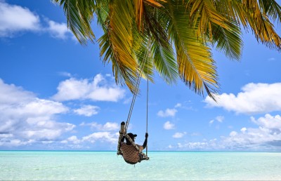 ހުވަދޫގެ މި ރީތިކަމާއި ފުރިހަމަ ކަމުގެ ތެރެއަށް ގެއްލިފައި