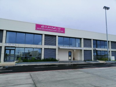 މާފަރު އެއާޕޯޓުގައި އެކްސްކެވޭޓަރެއް ފުރޮޅާލުމުން އަނިޔާވި މީހަކު މަރުވެއްޖެ