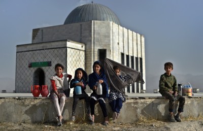 އަފްގާނުގެ ފައިސާތައް ދޫކޮށްލާ: ކަރްޒާއީ