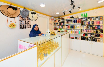 ޒިދުނާ ނަގައިދެނީ އާއިލީ ވިޔަފާރީގެ ފިލާވަޅެއް