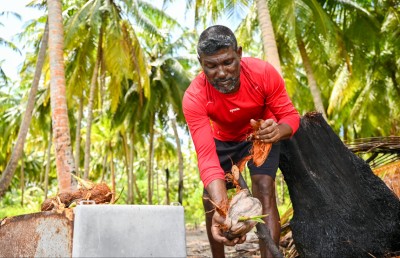 ހުވަދޫގެ މި ރީތިކަމާއި ފުރިހަމަ ކަމުގެ ތެރެއަށް ގެއްލިފައި