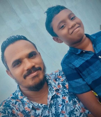 ޑޮކްޓަރު ބުނީ އޮންނަންޖެހޭނީ އެނދުގައޭ، އެކަމަކު އަފްރާހް ތެދުވެއްޖެ