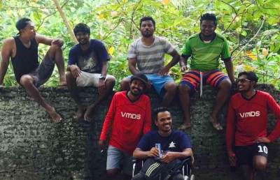 ޑޮކްޓަރު ބުނީ އޮންނަންޖެހޭނީ އެނދުގައޭ، އެކަމަކު އަފްރާހް ތެދުވެއްޖެ