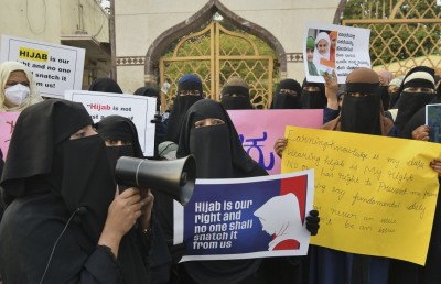 އިންޑިއާގައި ރޭޕް ގިނަވަނީ ބުރުގާ ނާޅާތީ: ޒަމީރު