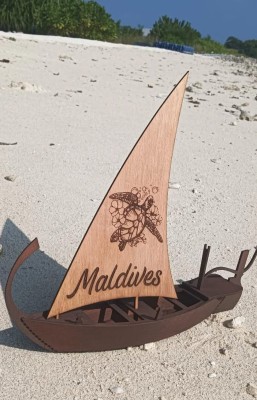 އުމުރުން 17, ފިލާގައި ކަނޑައި މި ނަގަނީ އަމިއްލަ ވިޔަފާރި