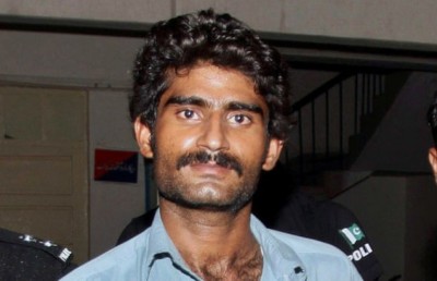 ޕާކިސްތާނުގެ މޮޑެލްއެއް މާރަލި ކަމަށް އެއްބަސްވި އޭނާގެ ބޭބެ ކޯޓުން ދޫކޮށްލައިފި