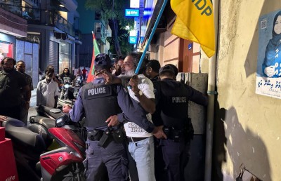 ރައީސްގެ ދަރިކަލަކަށް ނިސްބަތްކޮށް އެމްޑީޕީ މުޒާހަރާގައި ދެއްކި ވާހަކަ އީސީން ކުށްވެރިކޮށްފި