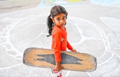 އަރުޝީގެ އުމުރުން އެންމެ ހަ އަހަރު، އެކަމަކު އެއީ ސްކޭޓް ކުރުމުގެ "އެއްވަނަ"