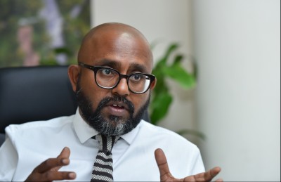 އެމްއައިޓީޑީސީގެ އެކައުންޓްތައް ފްރީޒްކޮށް، ބޯޑު މެމްބަރުންގެ ޕާސްޕޯޓް ހިފަހައްޓައިފި