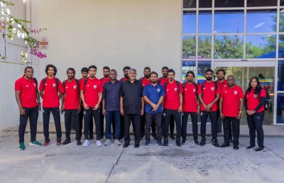 ގައުމީ ޓީމު ދެ ބަޔަށް ބަހައިގެން ދެ ފްލައިޓެއްގައި ދެ ރޫޓަކުން އިންޑިއާގެ ޝިލޯންގަށް