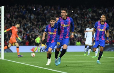 ޓޮރޭޒްގެ ޕެނަލްޓީން ނަޕޯލީ އަތުން ބާސެލޯނާ ބަލިނުވެ ސަލާމަތް ވެއްޖެ