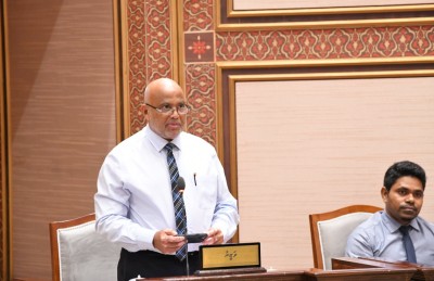 ސްޓޫޑެންޓު ލޯނުގެ މައްސަލާގައި މިނިސްޓަރާ ސުވާލުކުރަނީ