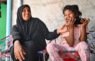 އޯޓިޒަމް ދެ ކުދިންނާ އެކު އަސަރާއި ކަރުނައިގެ ހަޔާތެއް