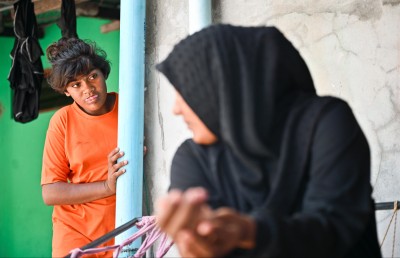 އޯޓިޒަމް ދެ ކުދިންނާ އެކު އަސަރާއި ކަރުނައިގެ ހަޔާތެއް