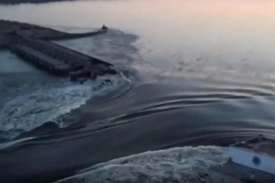 ޔުކްރެއިންގެ ނޯވާ ކަޚޮވްކާ ޑޭމް އަށް ހަމަލާދީ ހަލާކުކޮށްލުމުން 80 ވިލެޖެއް ފެނުގެ އަޑިއަށް!