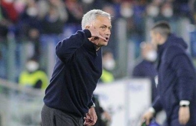 ރެފްރީއާ ދިމާކޮށްގެން މޮރީނިއޯ ދެ މެޗަށް ސަސްޕެންޑް ކޮށްފި