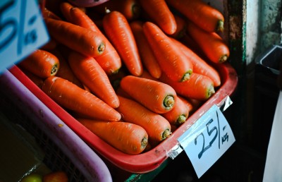 މާރުކޭޓަށް ދާ މީހުން މަދުވެ އަގުތަކާއި ވިޔަފާރި ދަށަށް