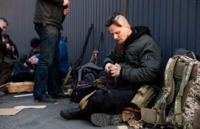 ޔުކްރޭނުގެ ވެރިރަށް ހިފާތީ އާއްމުންގެ އަތަށް ހަތިޔާރު