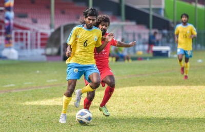 ޔާންގެ ލަނޑުން ގްރާންޑޭ ބަލިކޮށް ވެލެންސިއާ އަލުން ޓްރެކަށް