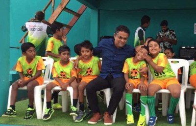 ފުޓްބޯޅައިގެ އެހީތެރިޔާ ސާންތި އަބަދުވެސް ވިސްނީ އަންނަ ޖީލާ މެދު