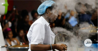 ހުއްޓުމެއް ނެތި ކައްކައިގެން ރެކޯޑު ފޮތަށް!