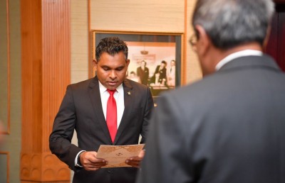 ރައީސްގެ މަސްއޫލިއްޔަތުތަކާ ނައިބު ރައީސް ހަވާލުވެވަޑައިގެންފި