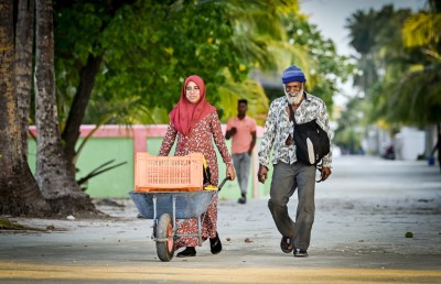 ދިރިއުޅުމުގެ ކާމިޔާބު ދަތުރެއްގެ ހުންގާނުގައި އަނބިމީހާ