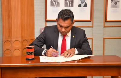 ރައީސްގެ މަސްއޫލިއްޔަތުތަކާ ނައިބު ރައީސް ހަވާލުވެވަޑައިގެންފި