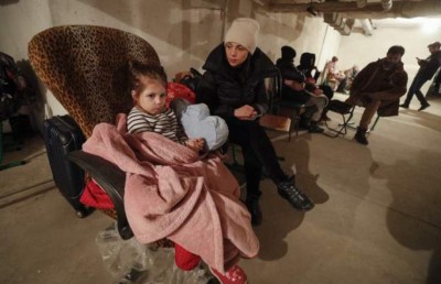 ޔުކްރޭނުގެ ގިނަ މީހުން ރޭ ހޭދަކުރީ ބިންގަރާސްތަކުގައި