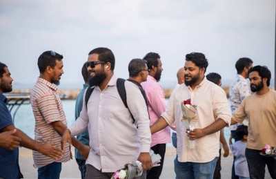 ފެންނަނީ އަރަމުން އަންނަ ޒުވާން ޝައިހަށް އޮތް ލޯބި