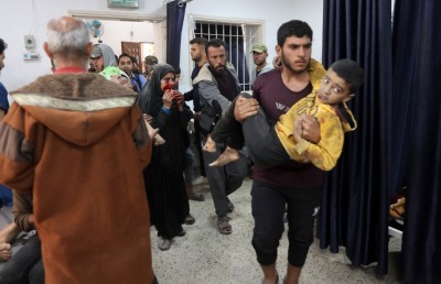 ޣައްޒާގައި ހާލުގައި ޖެހިފައިވާ މީހުން ތިބޭ ސްކޫލަކަށް ހަމަލާދީ 31 މީހަކު ޝަހީދުކޮށްލައިފި