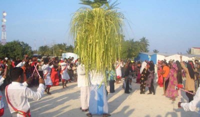 ބޮޑު ޢީދަށް ހިންނަވަރަށް ދަތުރު ހަދާލަމާ، ފޯރިގަދަ ޝޯއާއި ކުޅިވަރުތައް!