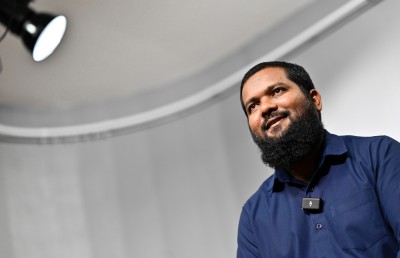 ފެންނަނީ އަރަމުން އަންނަ ޒުވާން ޝައިހަށް އޮތް ލޯބި