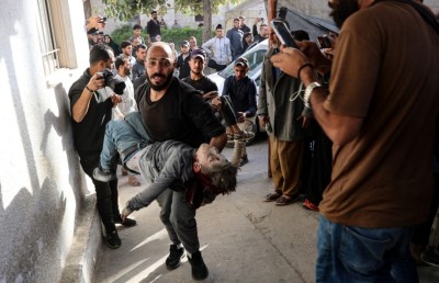 ޣައްޒާގައި ހާލުގައި ޖެހިފައިވާ މީހުން ތިބޭ ސްކޫލަކަށް ހަމަލާދީ 31 މީހަކު ޝަހީދުކޮށްލައިފި