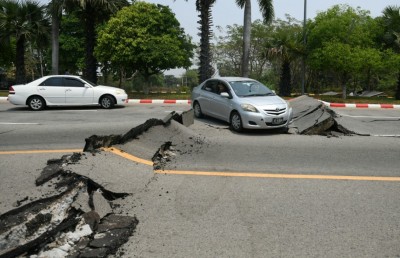 ބެންކޮކްގެ ބިން ހެލުން: ސަފީރަށް ބިރުވެރި ދުވަހެއް، ހީވީ އޮއިގަނޑެއް ޖެހުނުހެން