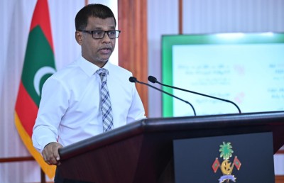 ސިއްހީ ނިޒާމު ހަރުދަނާވާނީ ޓީމެއްގެ ގޮތުގައި ގިނަ ދުވަހު މަސައްކަތްކޮށްގެން: ނާޒިމް