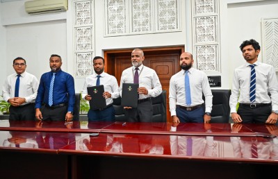 އައްޑޫ ލިންކް ރޯޑާއި ހައިވޭ ހެދުމުގެ ބޮޑު މަޝްރޫއެއްގައި ސޮއިކޮށްފި